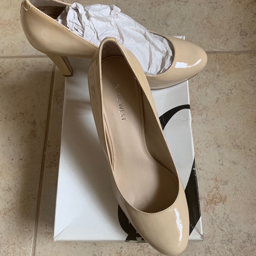 Nine West nude pump size 7M